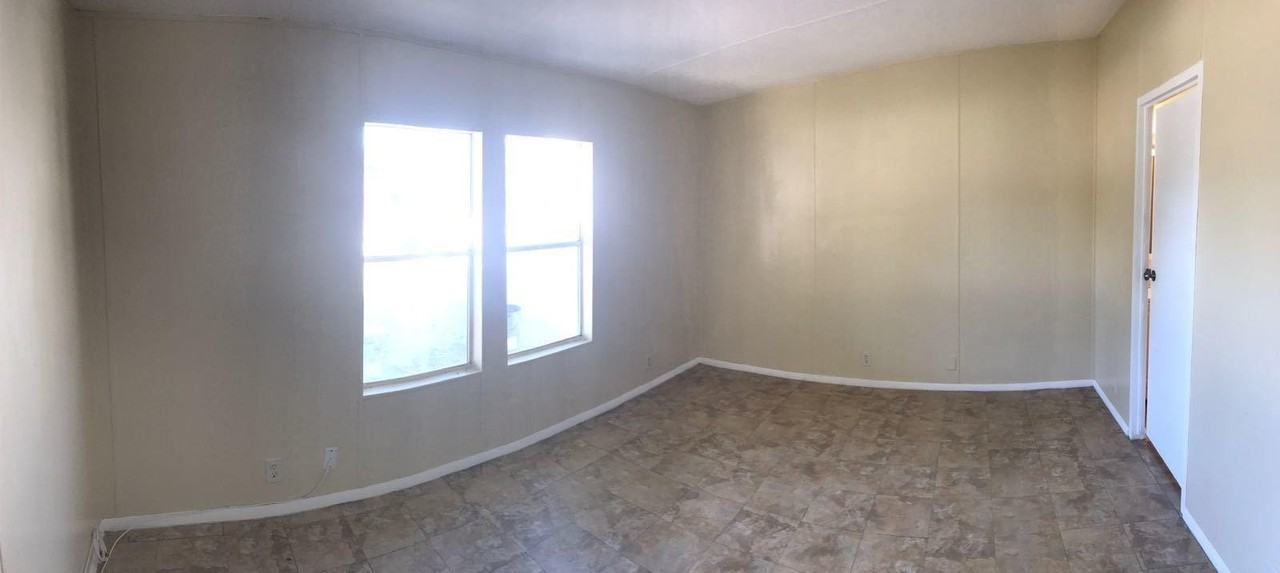 11841 Atlantic Cir - Photo 4 of 10