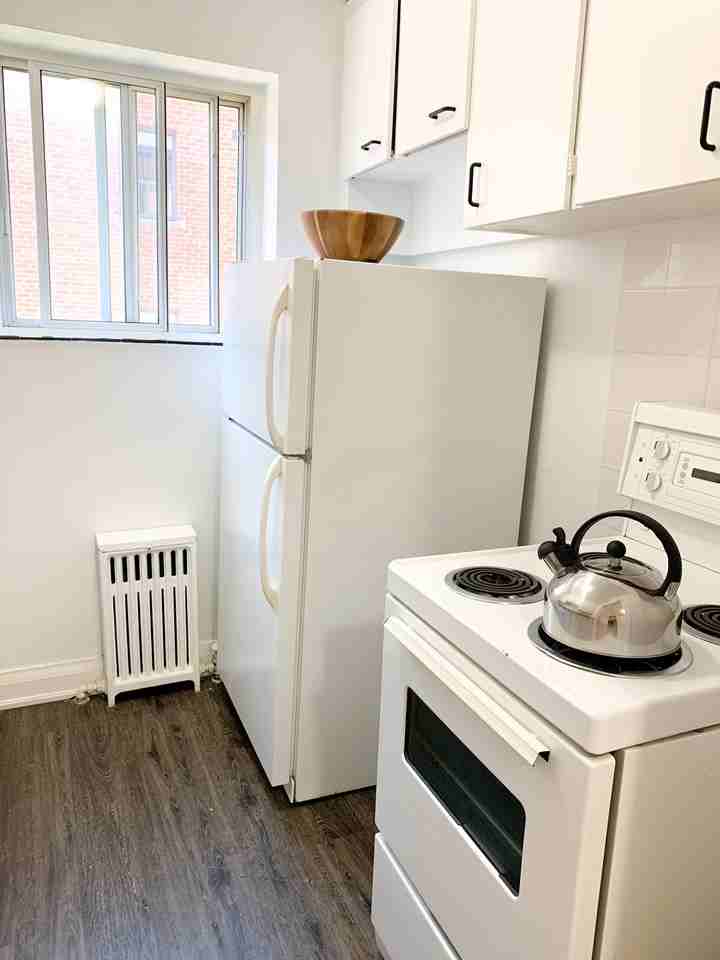 309 The Kingsway #204 - Photo 2 of 13