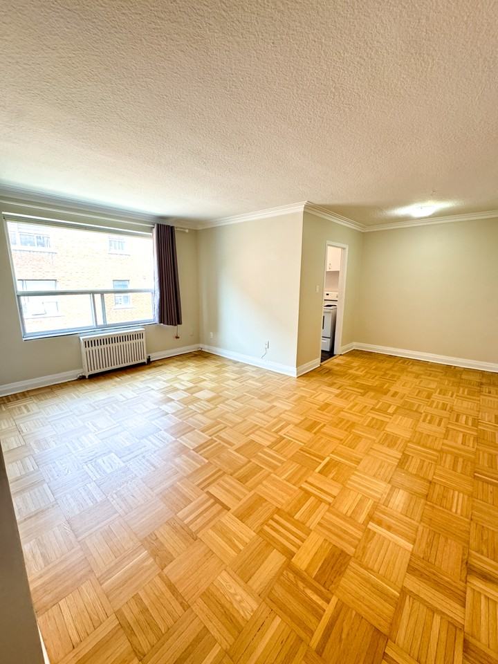 309 The Kingsway #204 - Photo 3 of 13