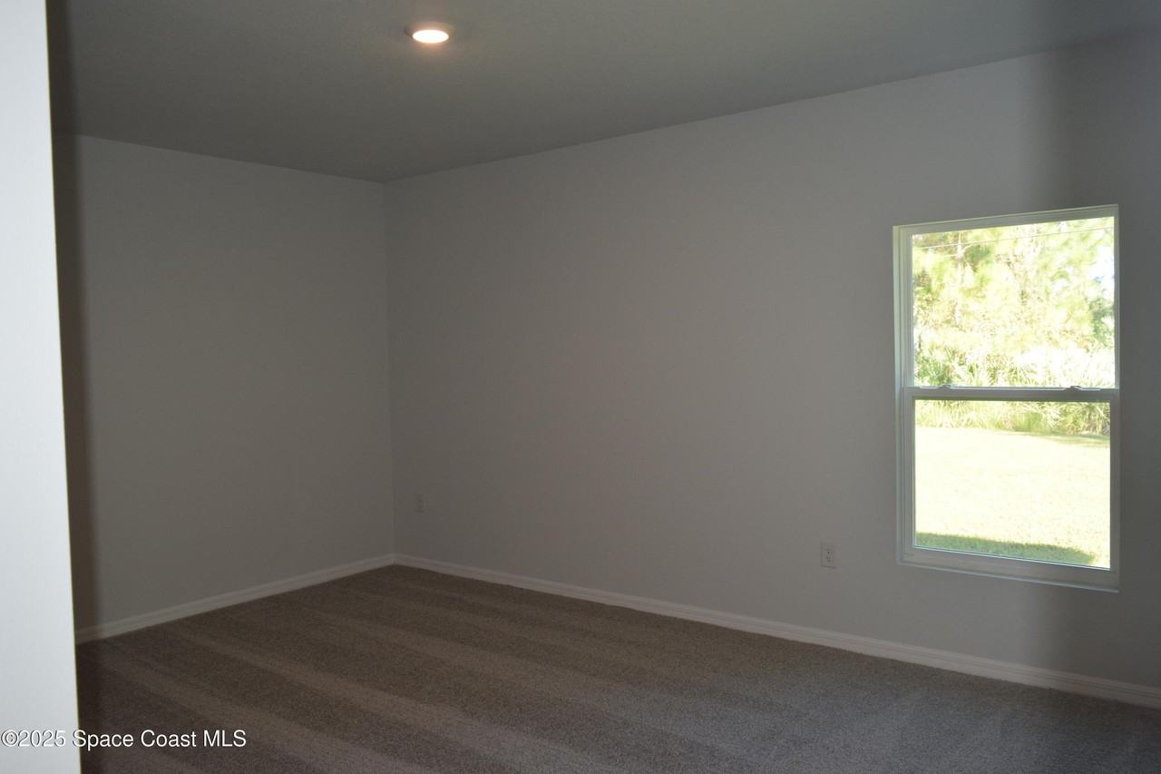 3094 San Filippo Dr Se - Photo 7 of 19