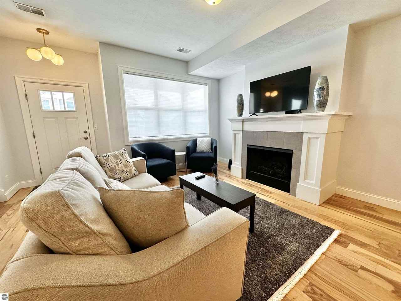 982 Lake Ridge Dr #10 - Photo 3 of 11