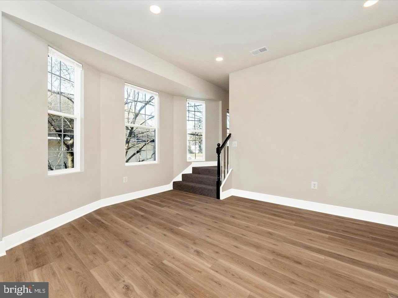 2919 Woodland Ave - Photo 3 of 25