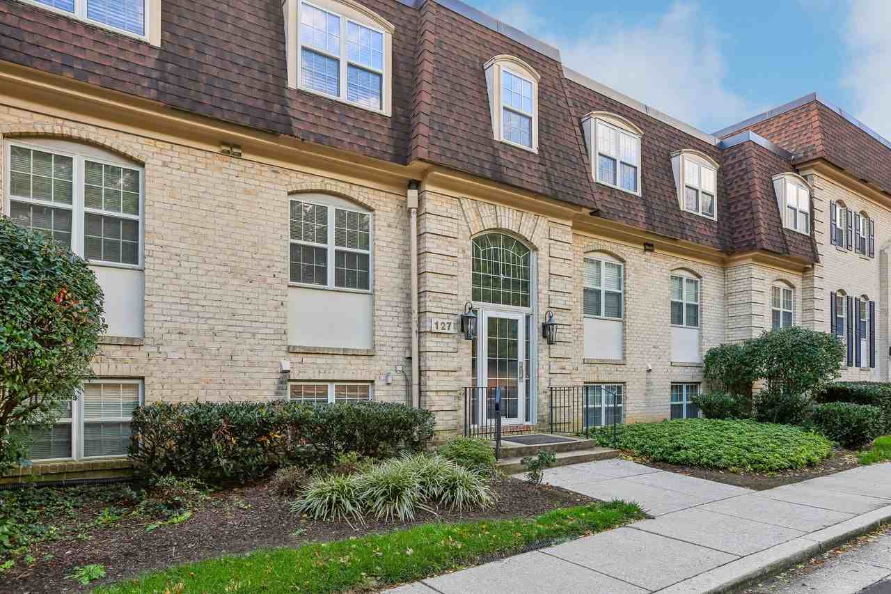 Versailles Apartments - Photo 3 of 28