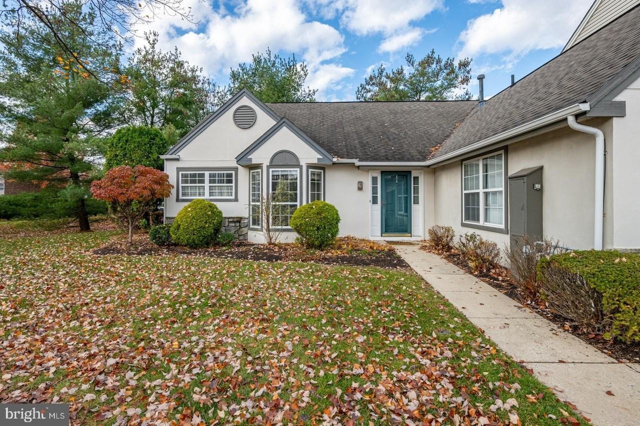 193 Hawthorne Ct - Photo 2 of 26