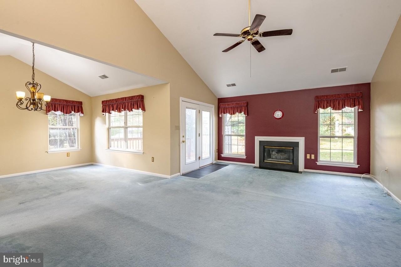 193 Hawthorne Ct - Photo 6 of 26