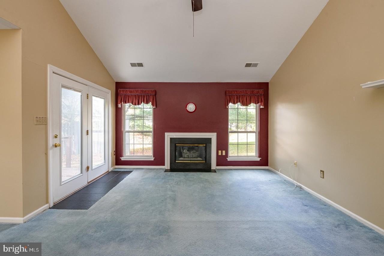 193 Hawthorne Ct - Photo 7 of 26