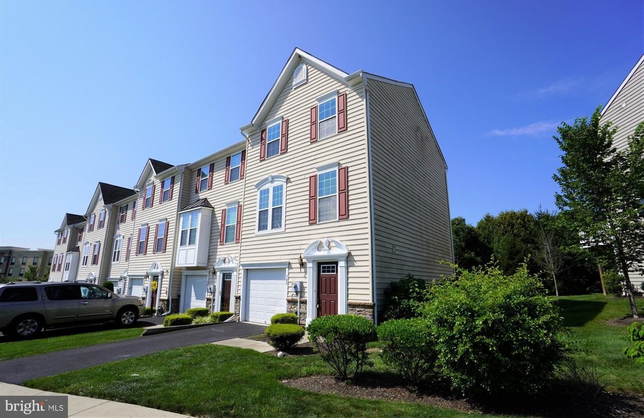 900 Susan Cir - Photo 2 of 30