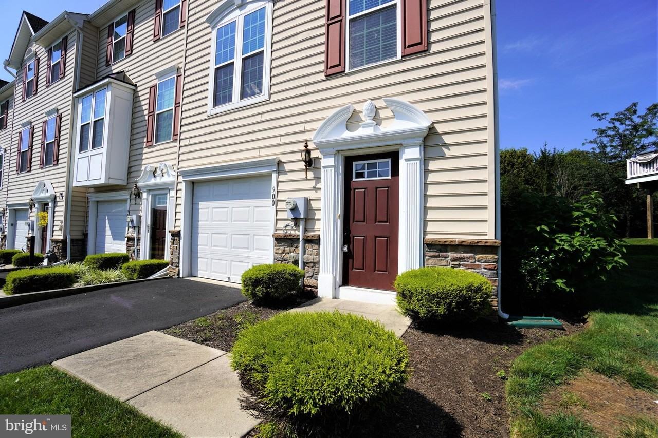 900 Susan Cir - Photo 3 of 30