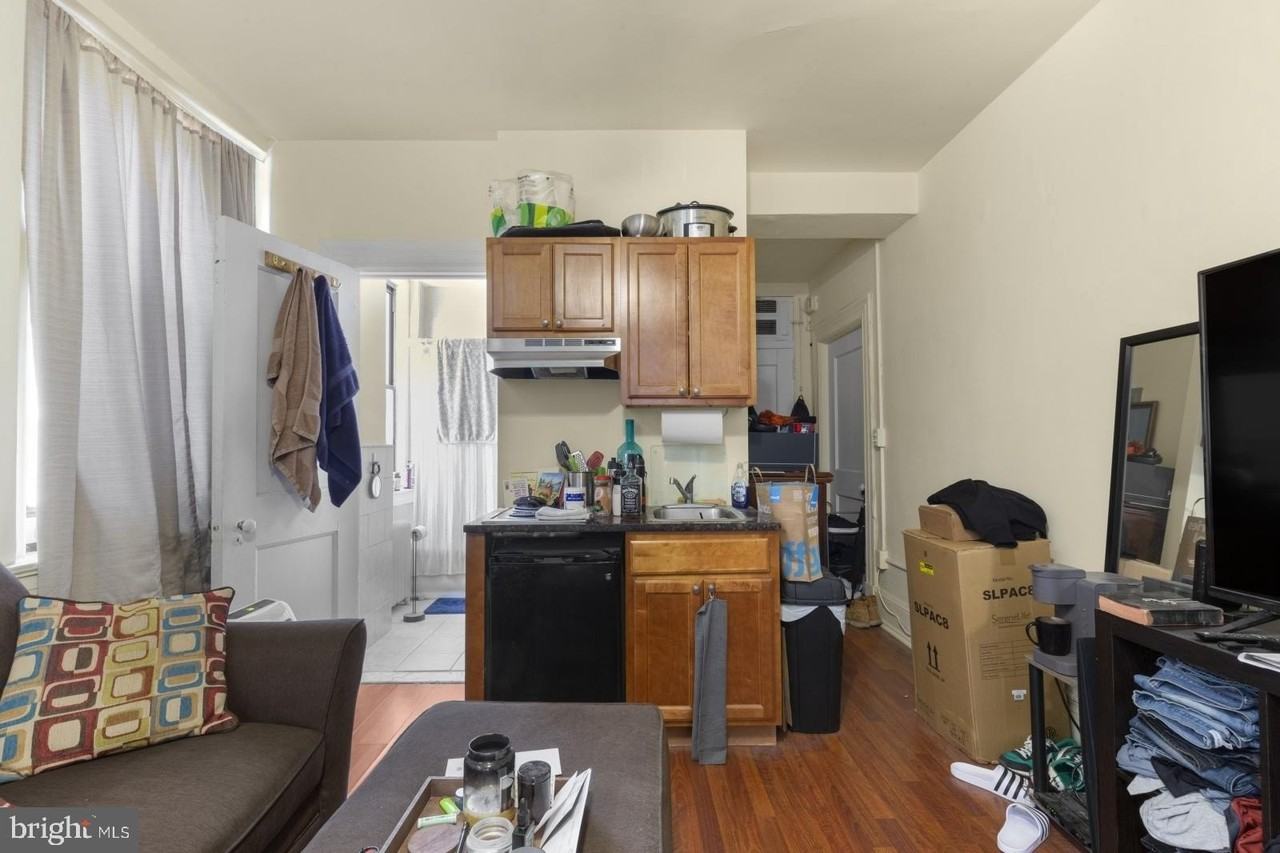 1324 Locust St Apt 1419 #1419 - Photo 4 of 24