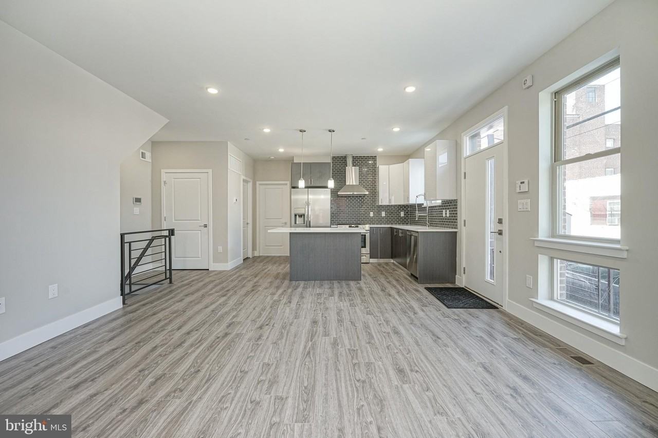 300 W Jefferson St Apt A #A - Photo 4 of 34