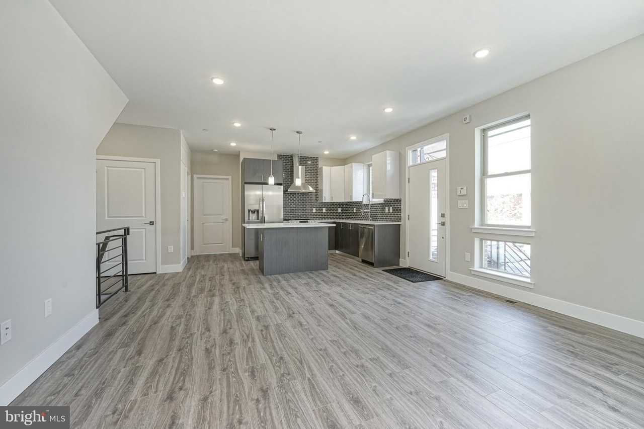 300 W Jefferson St Apt A #A - Photo 5 of 34