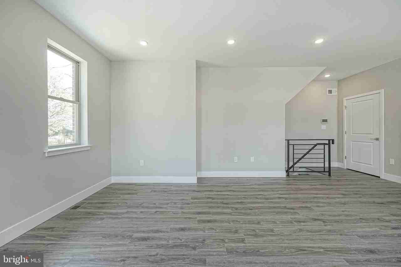 300 W Jefferson St Apt A #A - Photo 7 of 34