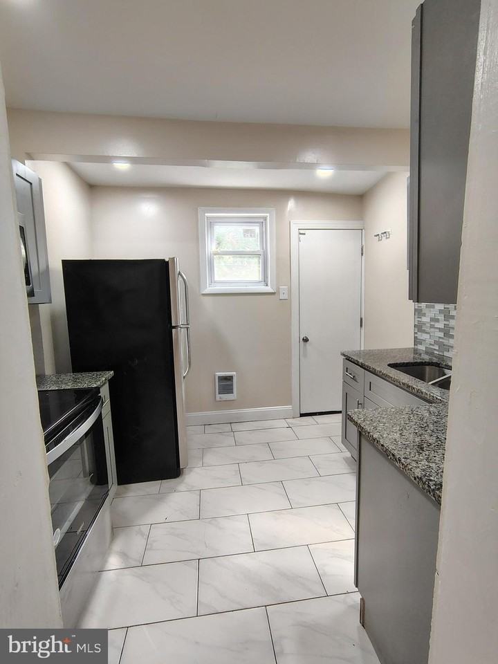 4363 Wayne Avenue - Photo 4 of 11