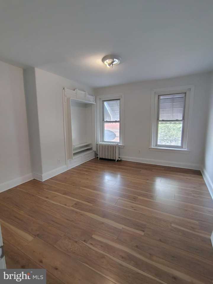 4363 Wayne Avenue - Photo 7 of 11