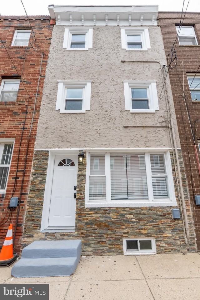 2552 Coral St - Photo 2 of 23