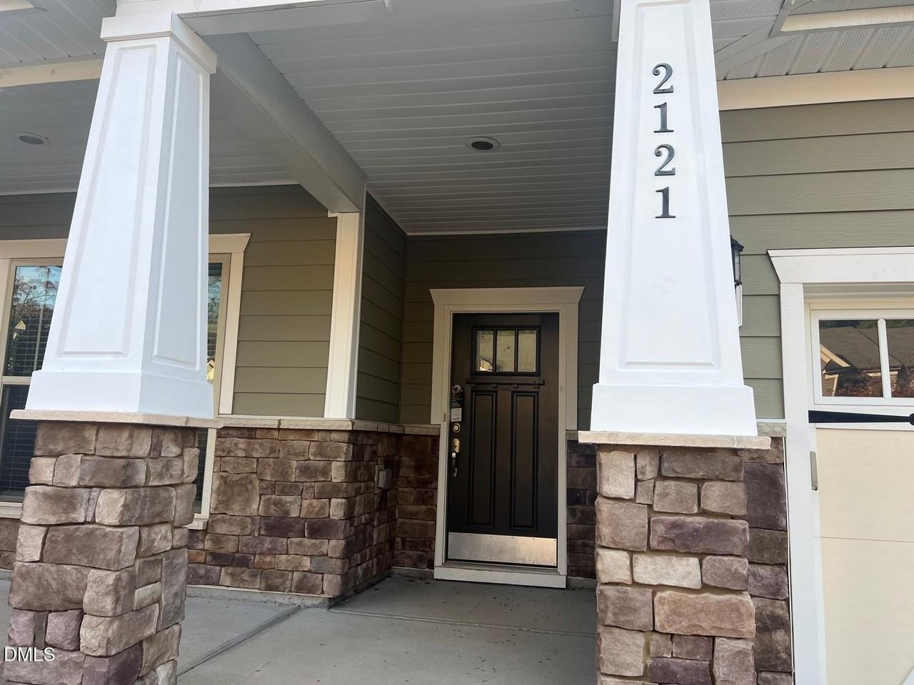 2121 Chipley Dr - Photo 2 of 42