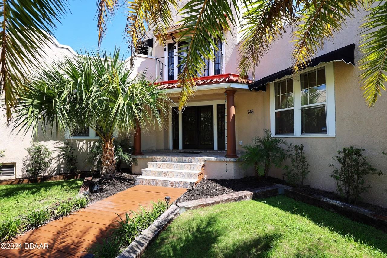 746 N Halifax Ave - Photo 4 of 49