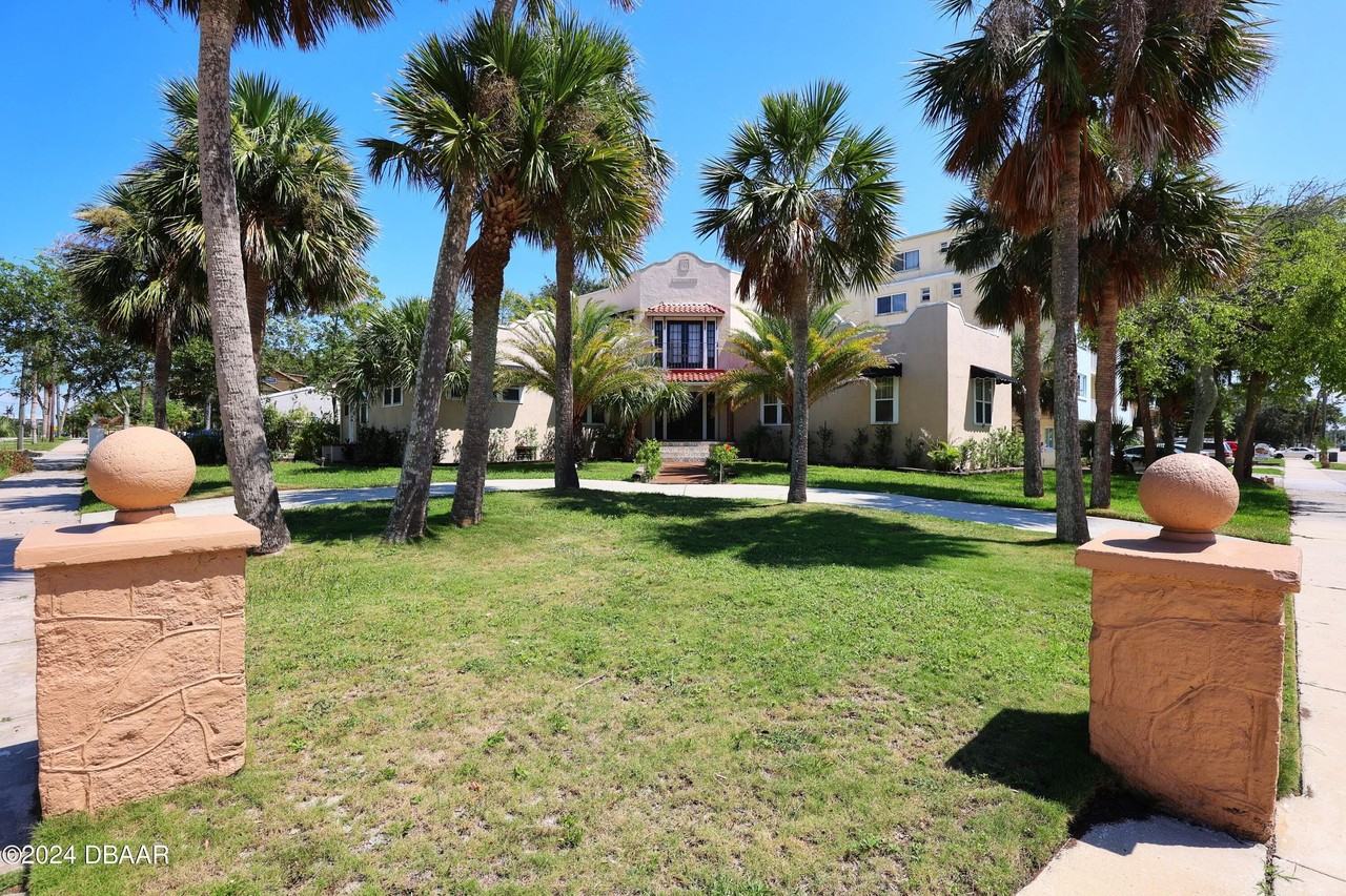 746 N Halifax Ave - Photo 5 of 49