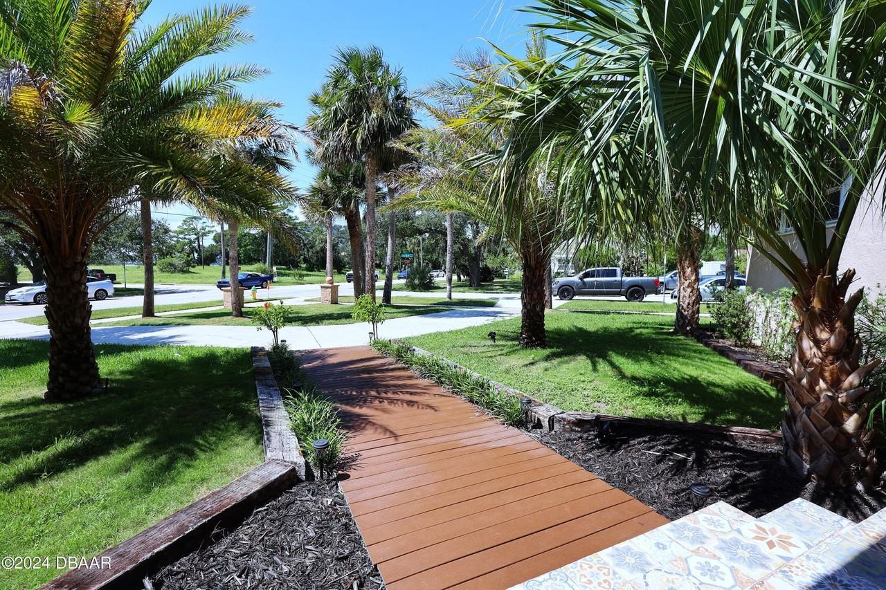 746 N Halifax Ave - Photo 7 of 49