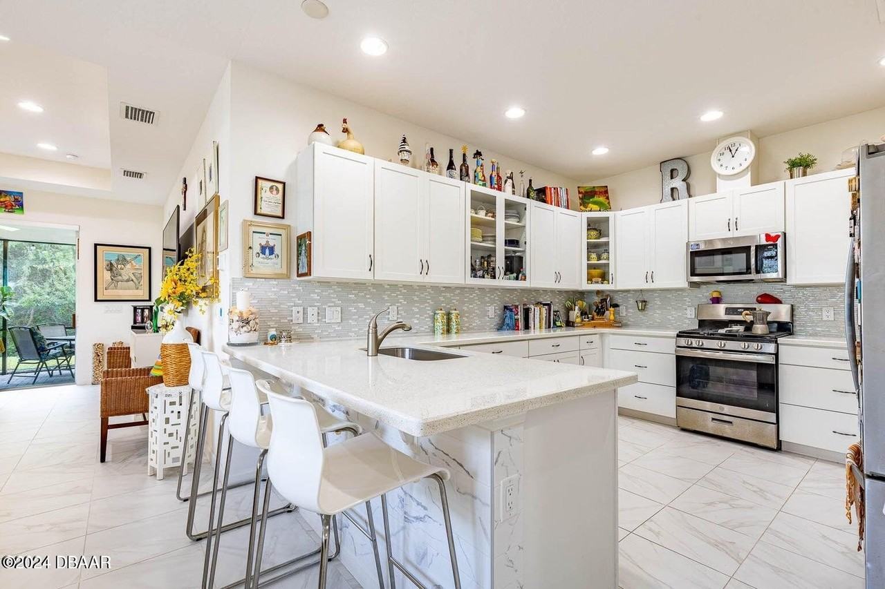 270 Coral Reef Way - Photo 7 of 49