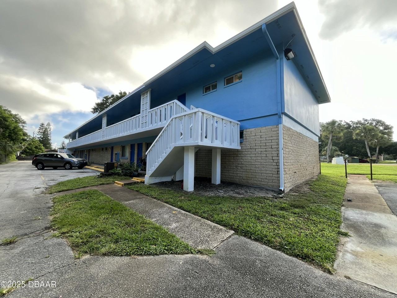 1850 South Park Avenue #C7 - Photo 3 of 14