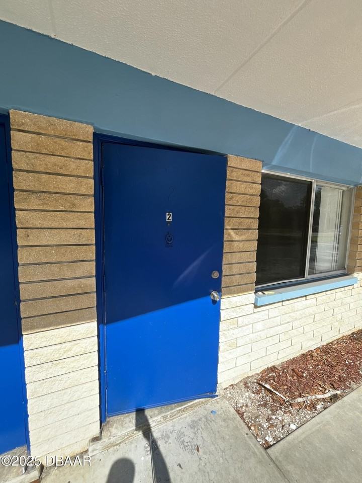 1850 South Park Avenue #E2 - Photo 2 of 10