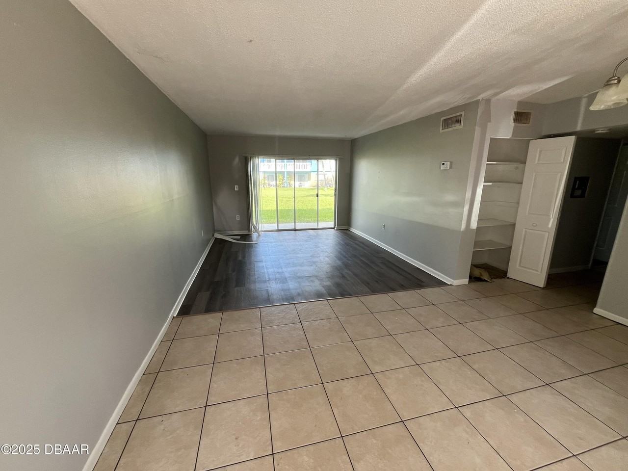 1850 South Park Avenue #E2 - Photo 3 of 10