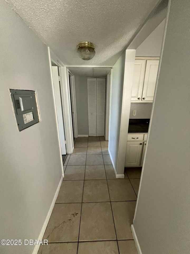 1850 South Park Avenue #E2 - Photo 4 of 10