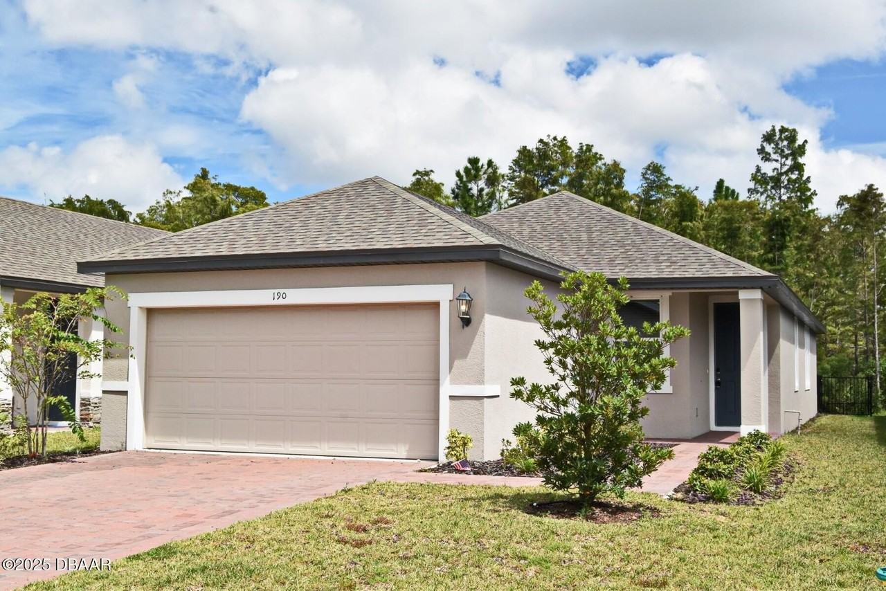 190 Links Terrace Boulevard - Photo 4 of 46