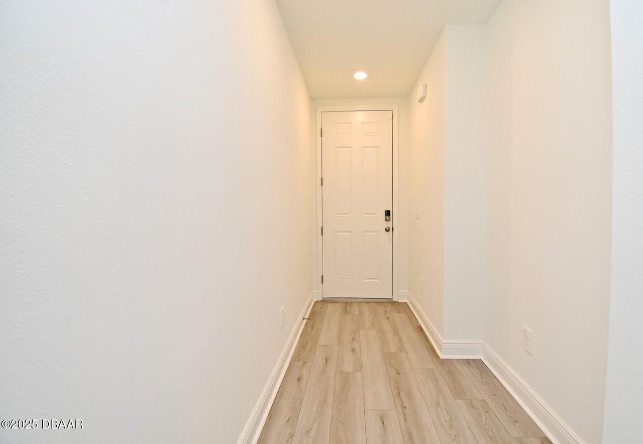 190 Links Terrace Boulevard - Photo 6 of 46