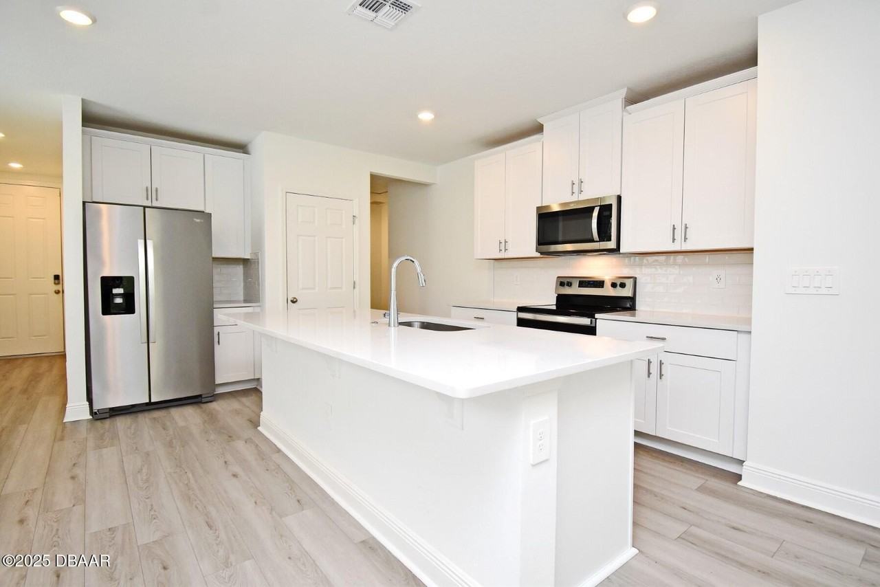 190 Links Terrace Boulevard - Photo 7 of 46