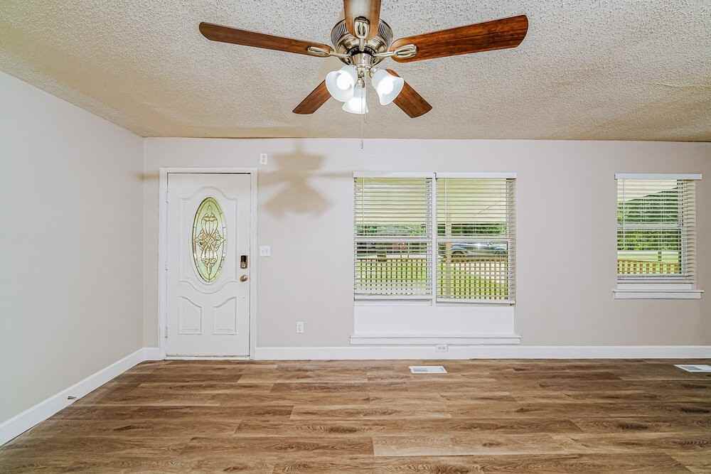 626 Asberry Street - Photo 4 of 16