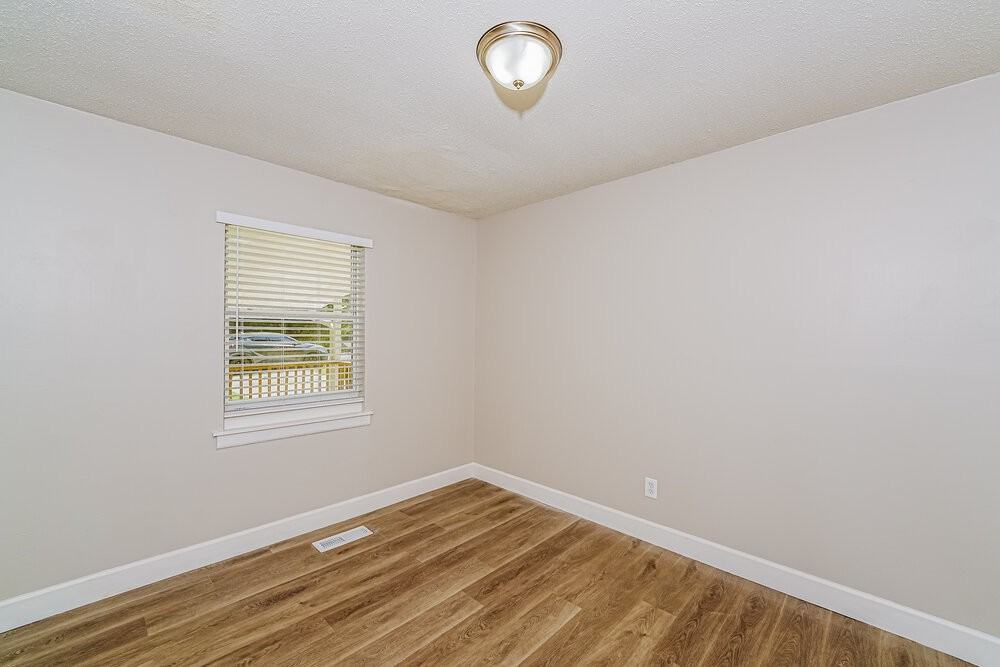 626 Asberry Street - Photo 6 of 16