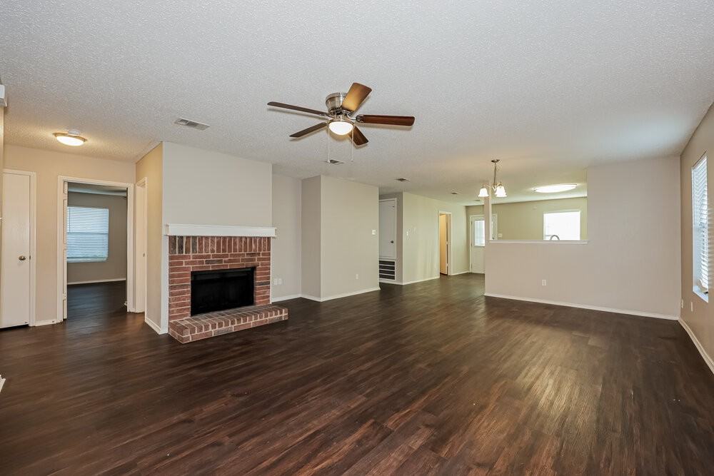 565 Keble Drive - Photo 3 of 16