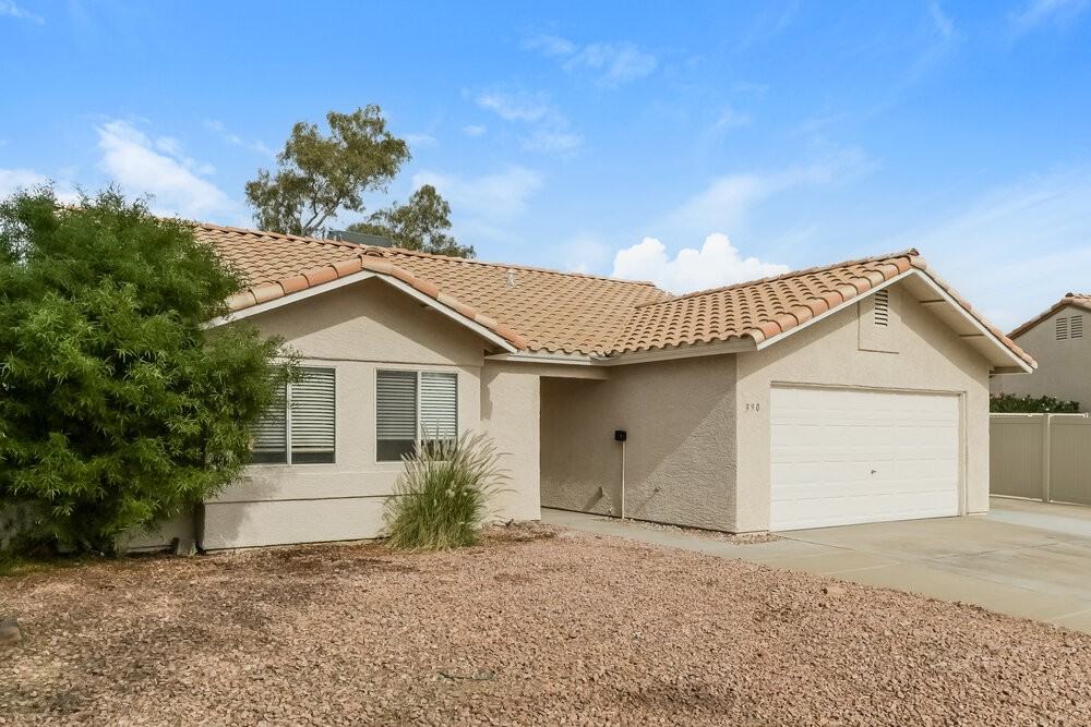 390 Lombardy Cir - Photo 3 of 16