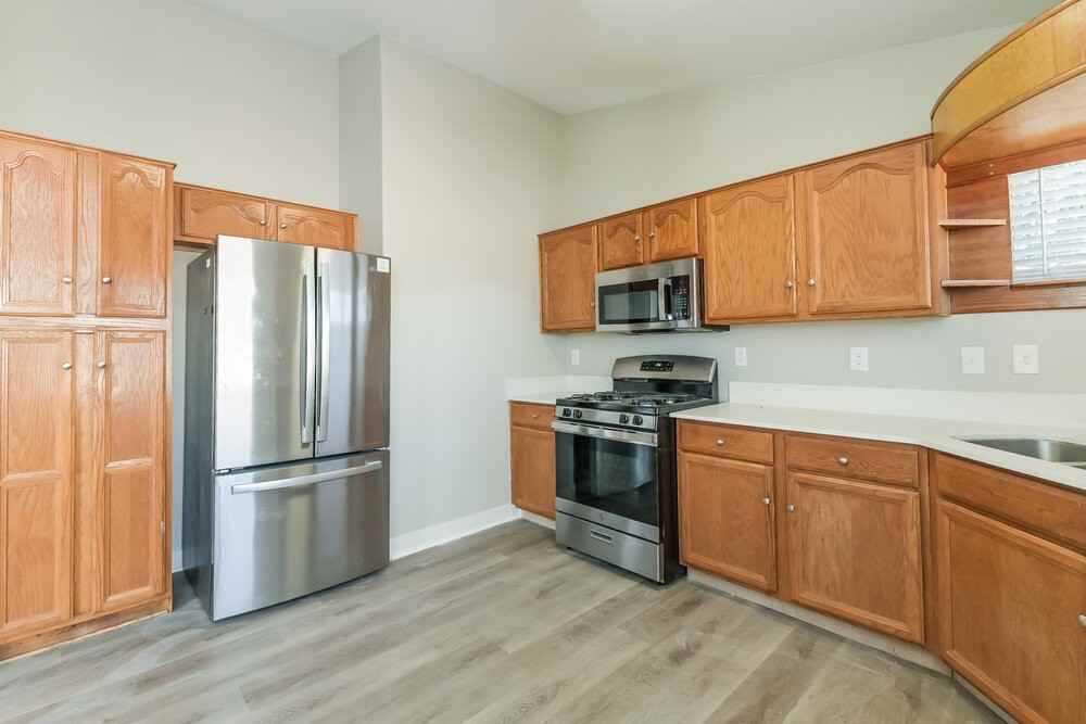 390 Lombardy Cir - Photo 7 of 16