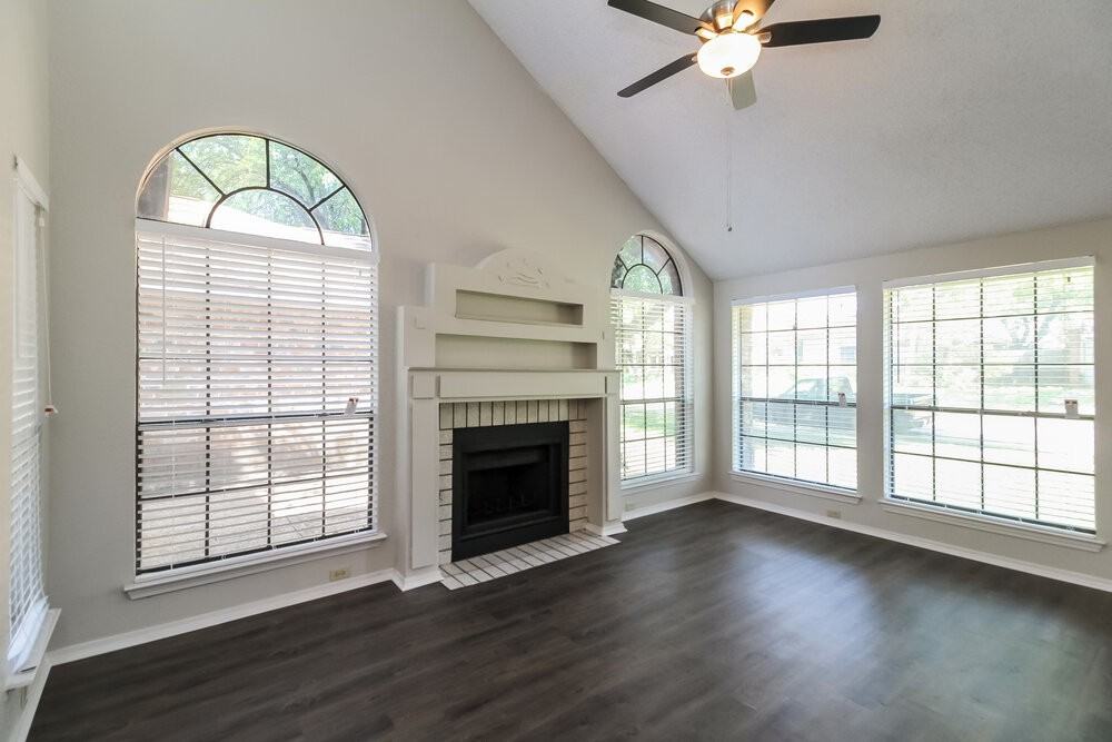 635 Las Brisas Dr - Photo 2 of 15