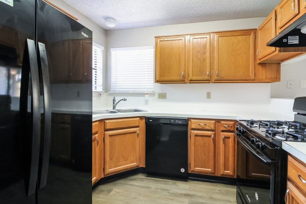 635 Las Brisas Dr - Photo 5 of 15