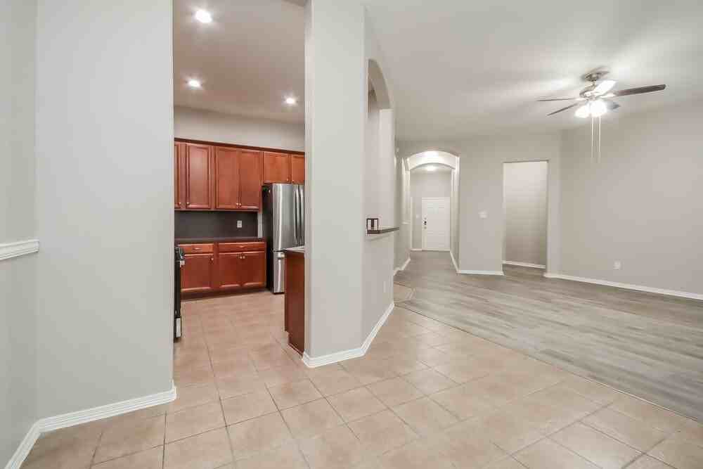 2309 Highland Crossing Dr - Photo 5 of 16