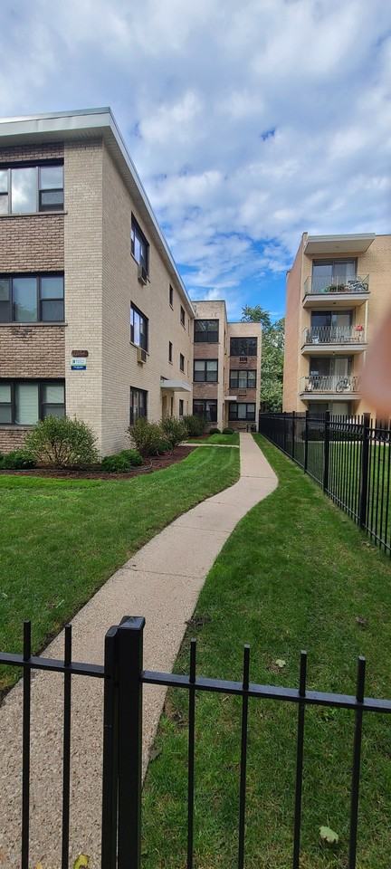 W Sherwin Ave & N Ashland Ave - Photo 3 of 8