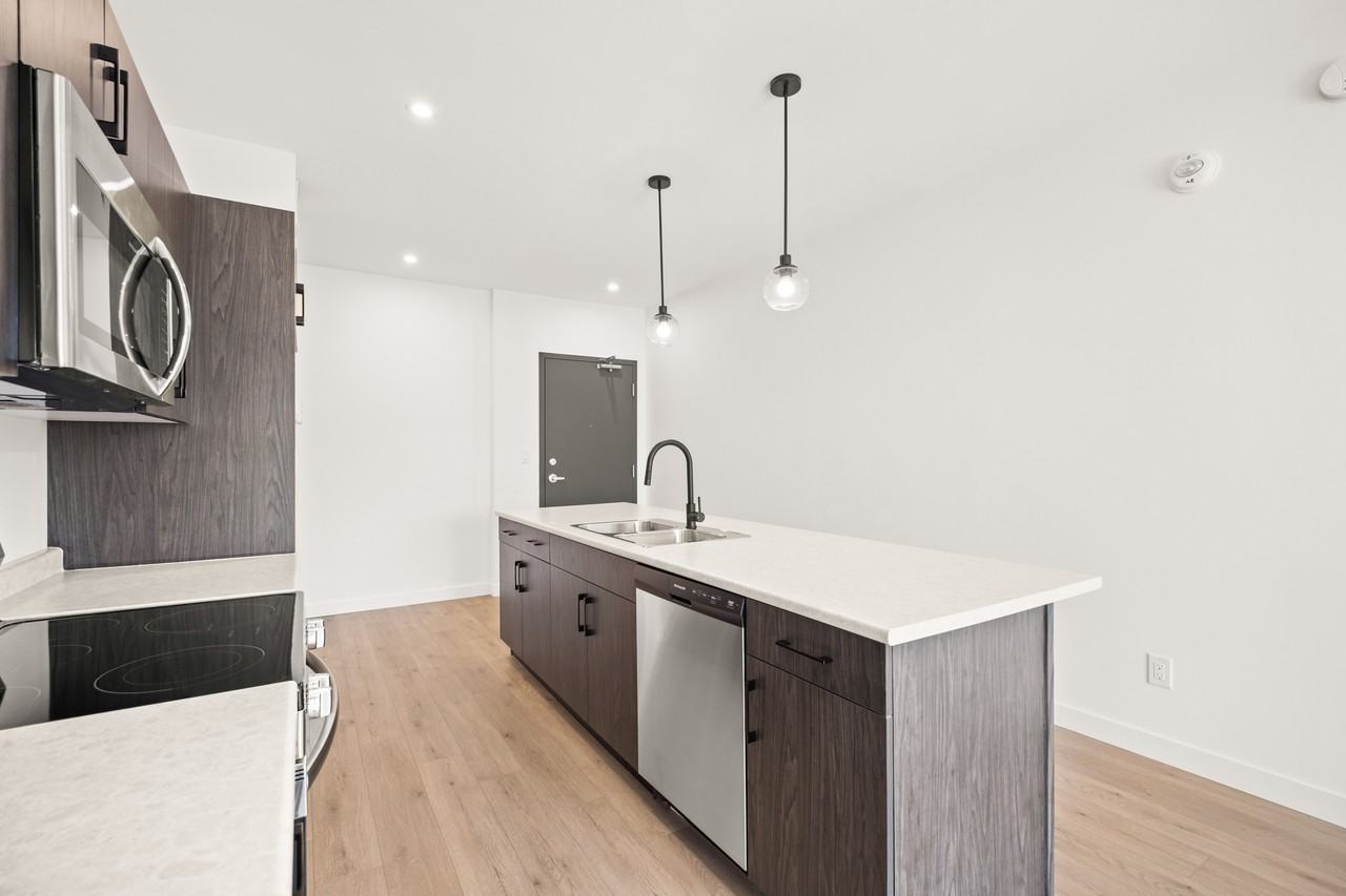 225 Peguis Street - Photo 6 of 18