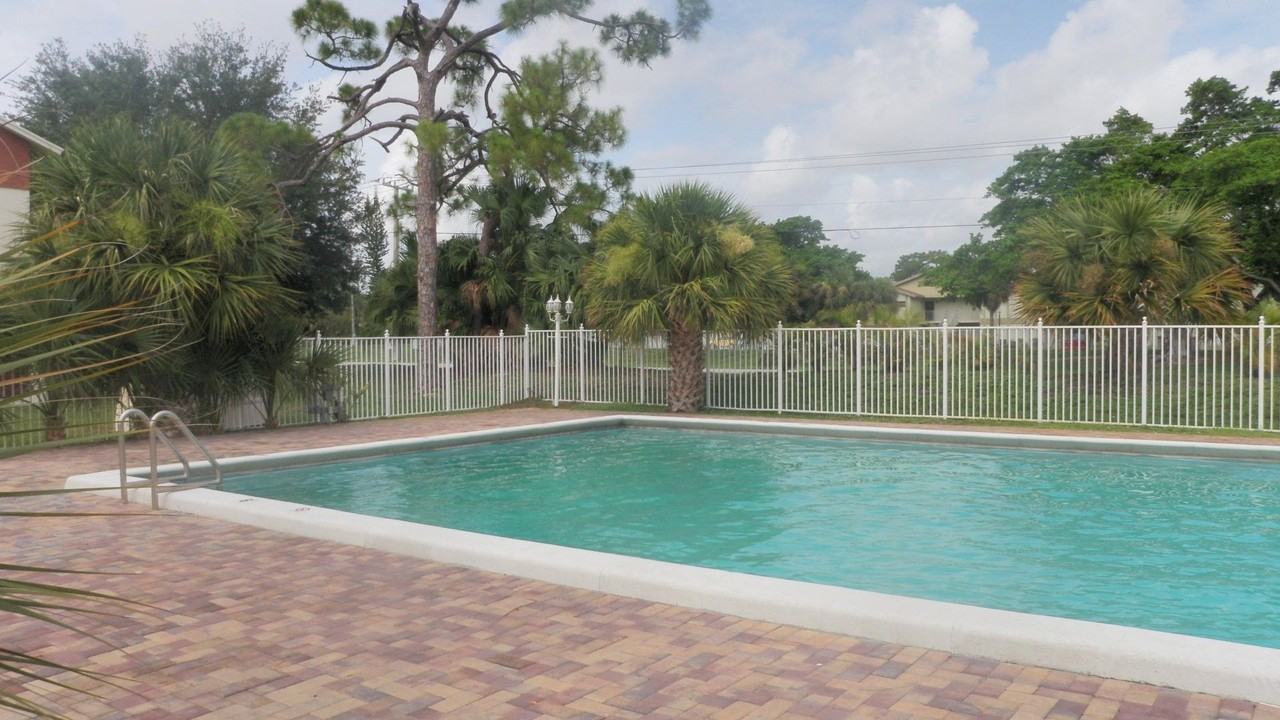 Villas at Palm Beach - Photo 7 of 14