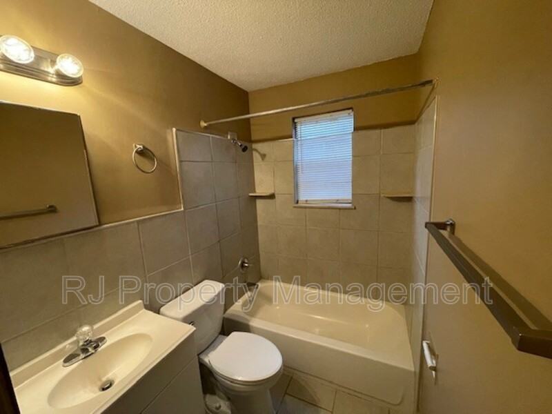 3432 Powell Ave - Photo 7 of 13