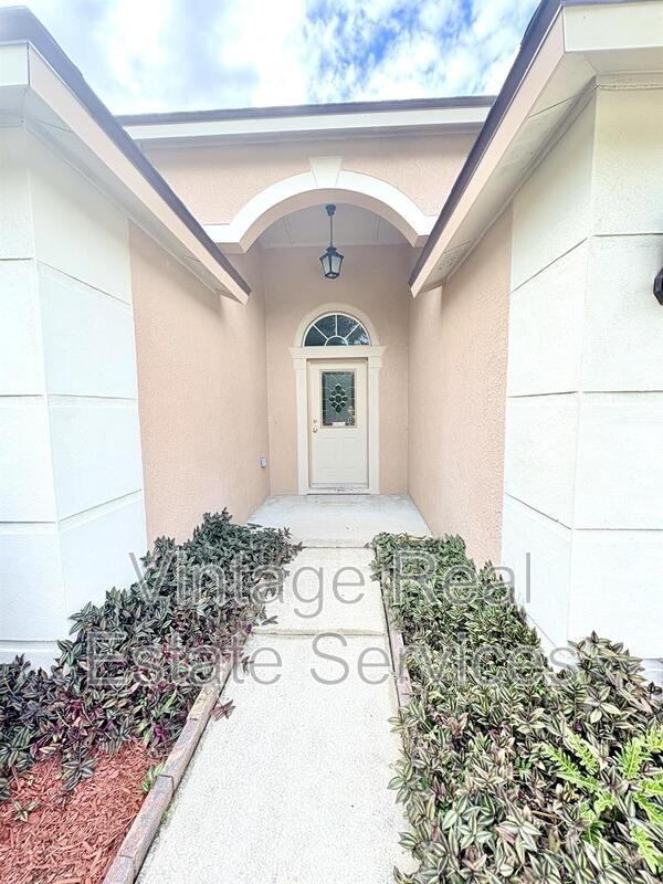 4722 Roundview Ct - Photo 2 of 23