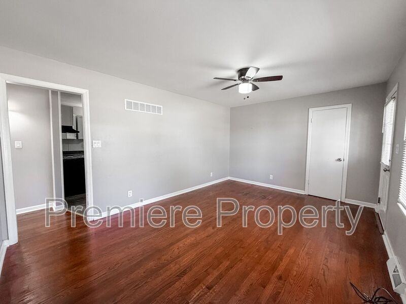 704 North Pearl Street - Photo 2 of 9
