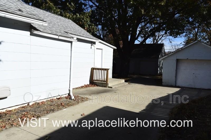 1529 Harvard Ave - Photo 4 of 20