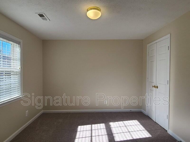 106 Regina Ln - Photo 5 of 31