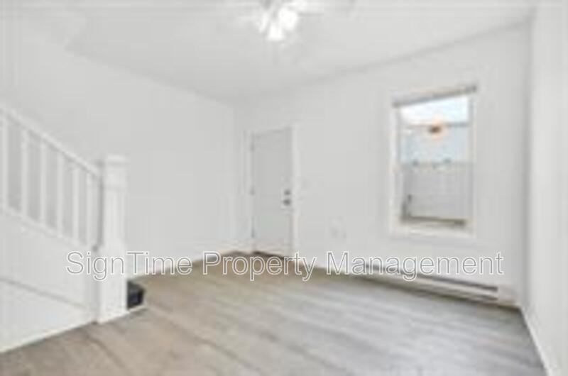 185 Berkson Ave - Photo 3 of 19