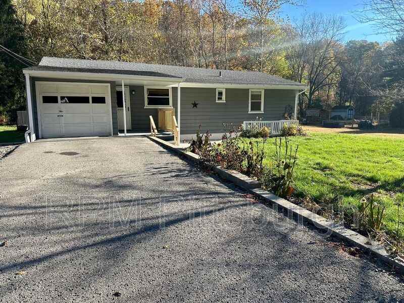 208 Bridge Street - Photo 4 of 17