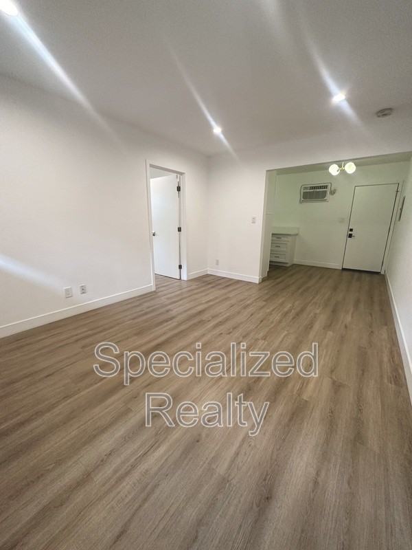 438 Arden Ave #B - Photo 2 of 6